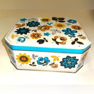 Vintage (1970s) Floral Fox’s Biscuit Tin made in England